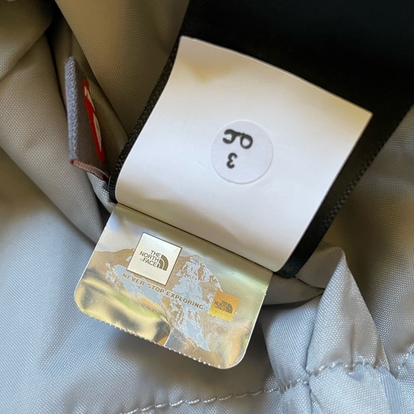 The North Face Women’s Lenado Waterproof Jacket In Grey - Picture 11 of 11